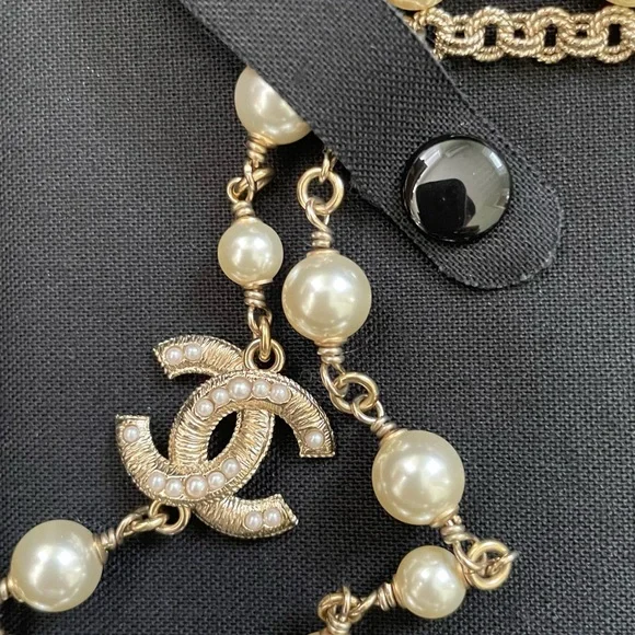 AUTHENTIC CHANEL PEARL GOLD NECKLACE - LIKE NEW - Picture 4 of 8